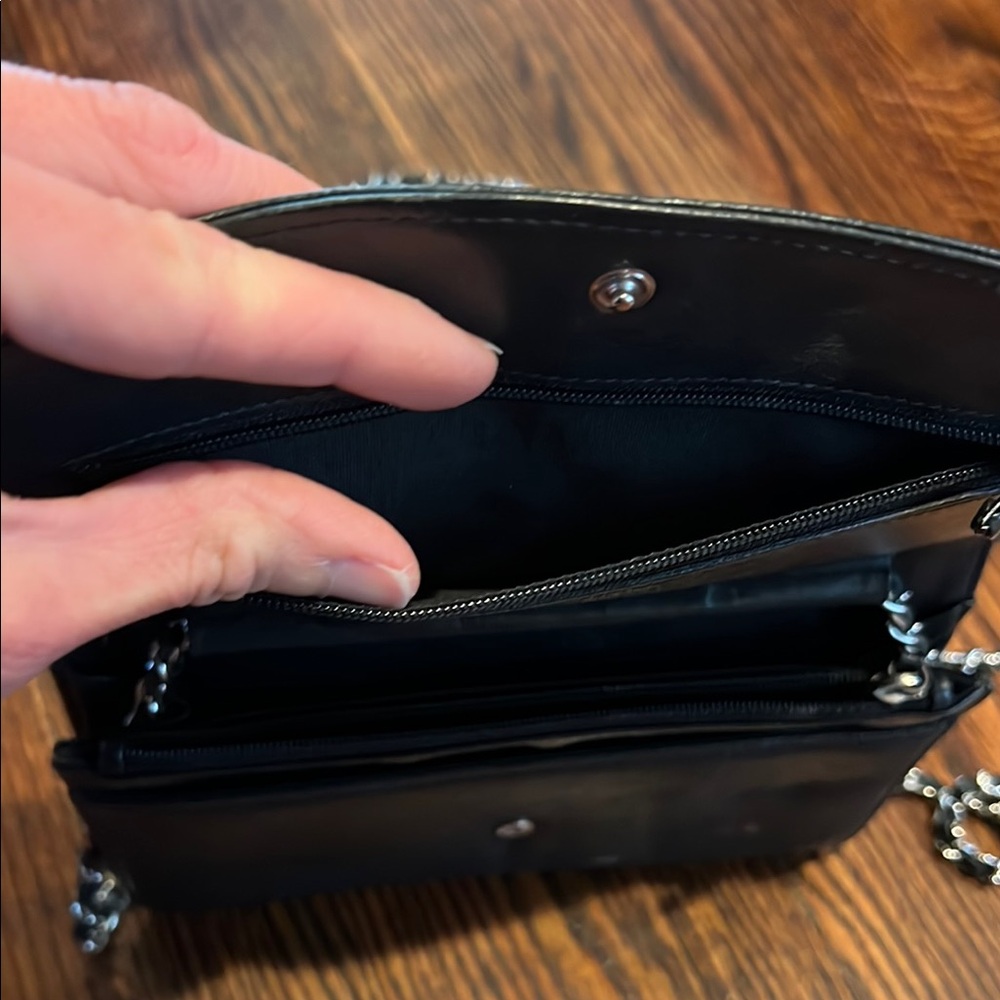 CHANEL Black Crossbody Bag with Iconic CC Logo - Picture 9 of 12